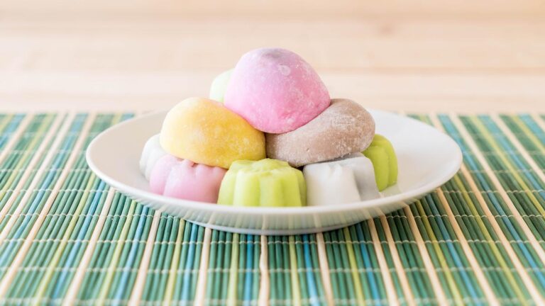 050703200_1758617579-colorful-dessert-mochi.jpg