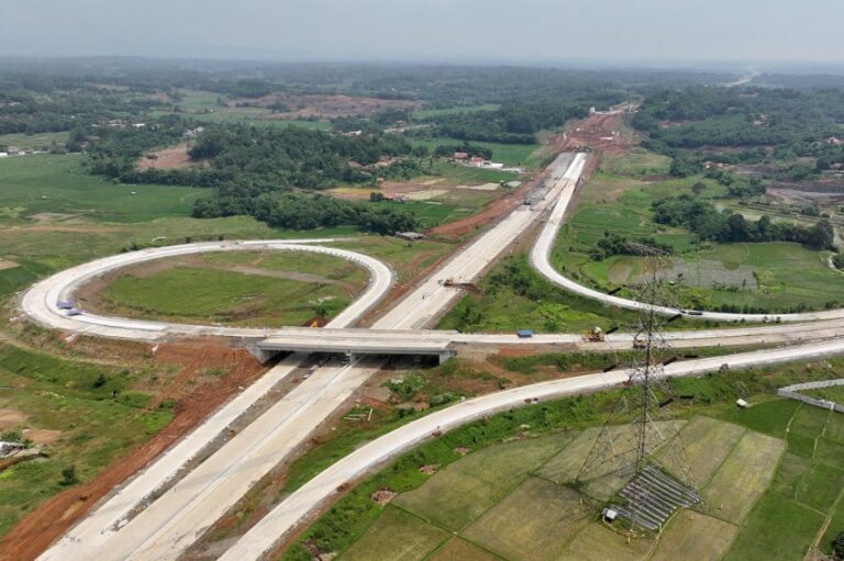 bikin-waktu-tempuh-jakartabandung-jadi-45-menit-proyek-tol-japek-selatan-rampung-9011-lxb.jpg