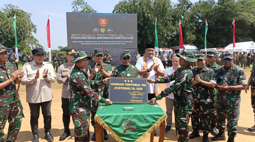 tni-ad-bangun-sumur-bor-ribuan-warga-bogor-kini-tak-lagi-krisis-air-rgw.jpg