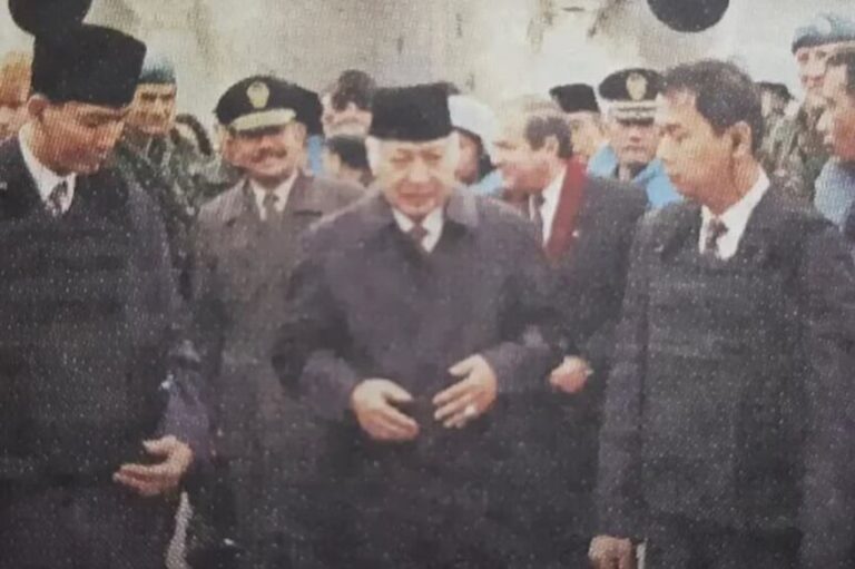 kisah-jenderal-sjafrie-kawal-soeharto-yang-tolak-pakai-rompi-anti-peluru-saat-kunjungan-ke-bosnia-sf.jpeg