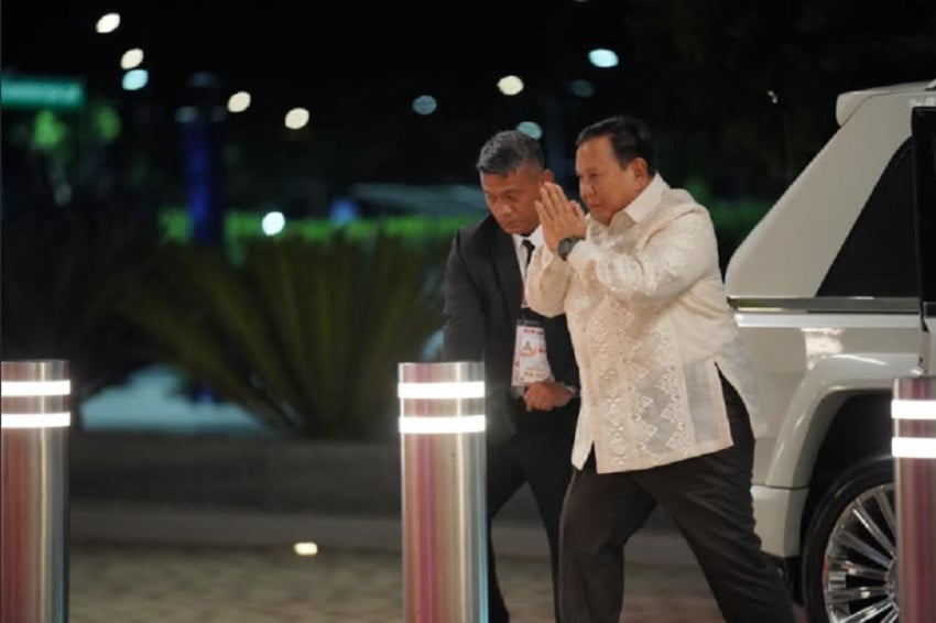 momen-prabowo-kenakan-barong-motif-batik-saat-gala-dinner-ktt-ke48-asean-nek.jpg
