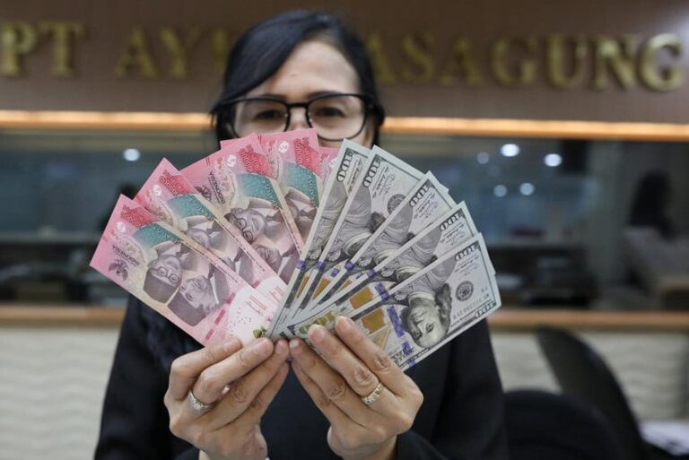 rupiah-berantakan-sentuh-rp17500-pengusaha-cemaskan-kelangsungan-bisnis-btp.jpeg