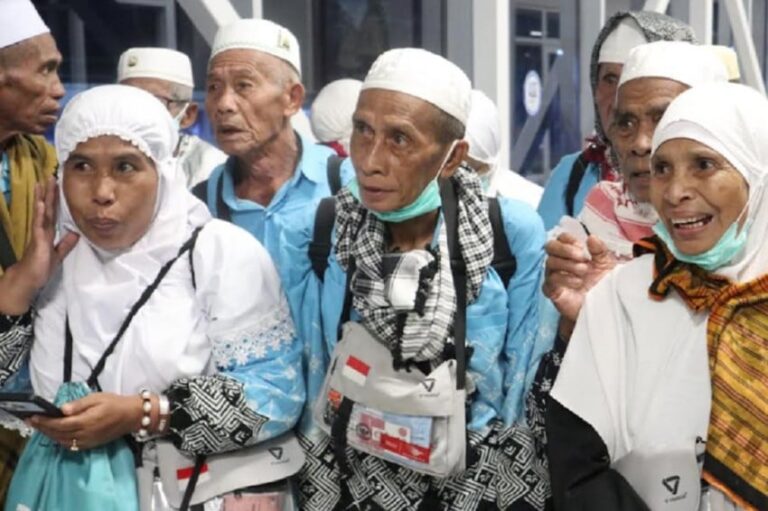 gelombang-i-berakhir-245-kloter-jemaah-haji-telah-diberangkatkan-ke-tanah-air-lyv.jpg